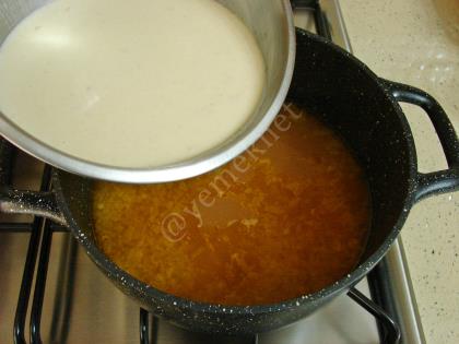 Kıymalı Erişte Çorbası