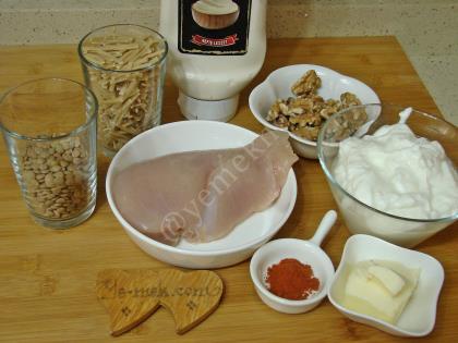 Tavuklu Erişte Salatası