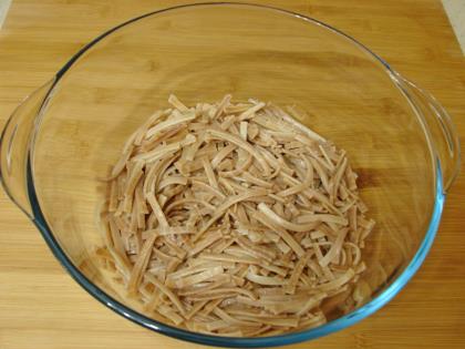 Tavuklu Erişte Salatası