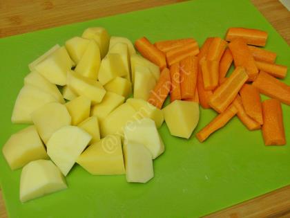 Tencerede Sulu Tavuk Yemeği