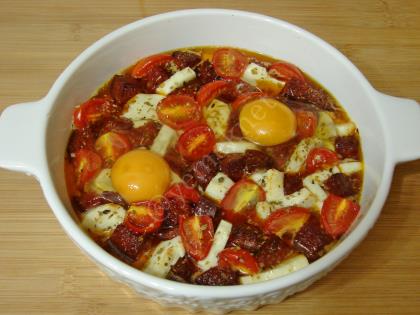 Sucuklu Hellim Peynirli Yumurta