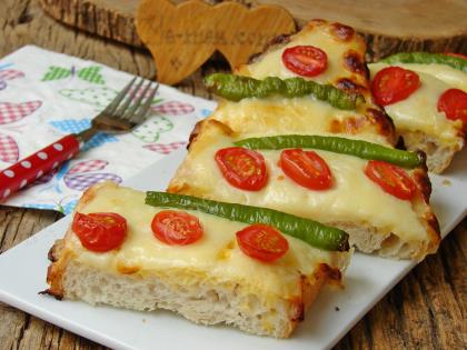 Fırında Yoğurtlu Ekmek Pizzası