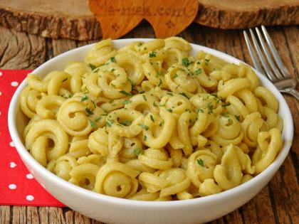 Köri Soslu Makarna