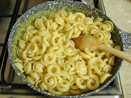 Köri Soslu Makarna