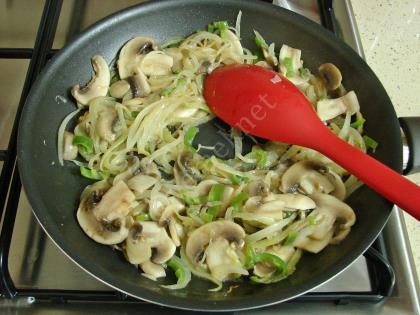 Soğanlı Mantarlı Omlet