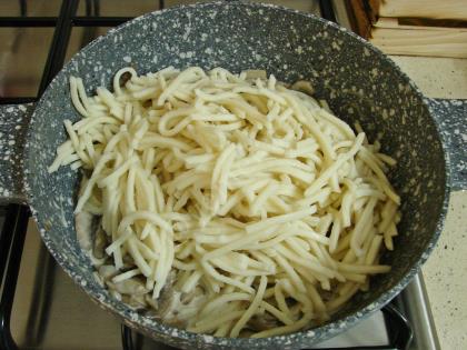 Kremalı Mantarlı Erişte