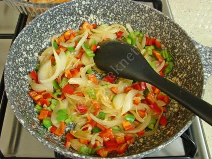 Sebzeli Soslu Tavuk Yemeği