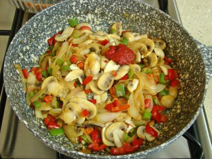 Sebzeli Soslu Tavuk Yemeği