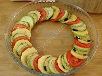 Fırında Sebze Dizmesi