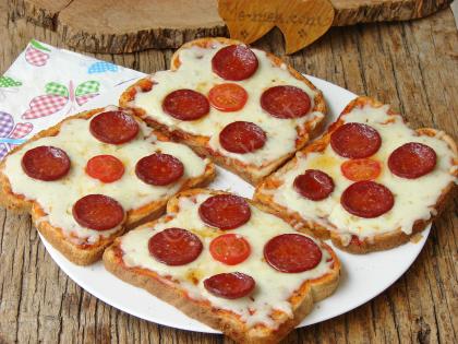 Sucuklu Ekmek Dilimleri