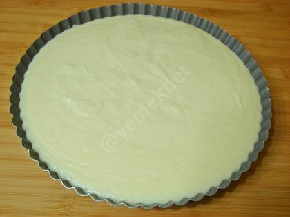 Çilek Soslu İrmik Tatlısı