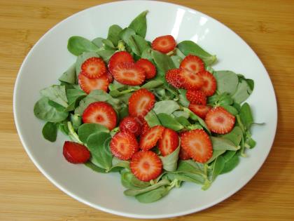 Çilekli Semizotu Salatası