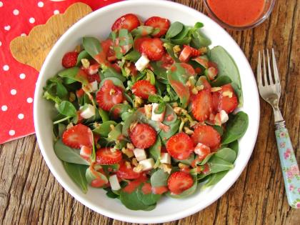 Çilekli Semizotu Salatası