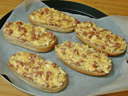 Fırında Peynirli Sucuklu Ekmek