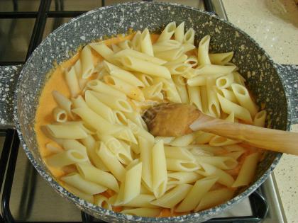 Kırmızı Biber Soslu Makarna