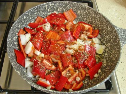 Kırmızı Biber Soslu Makarna