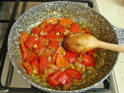 Kırmızı Biber Soslu Makarna