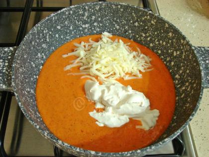 Kırmızı Biber Soslu Makarna