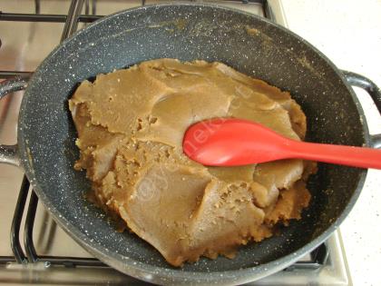 Pekmezli Un Helvası