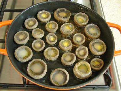 Tavada Kaşarlı Mantar