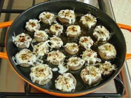 Tavada Kaşarlı Mantar