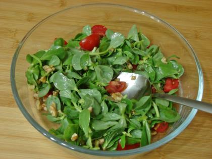 Cevizli Semizotu Salatası