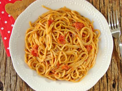 Domatesli Peynirli Makarna