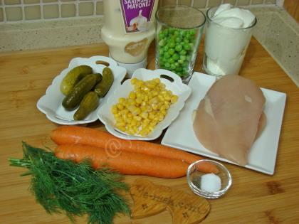 Garnitürlü Tavuk Salatası