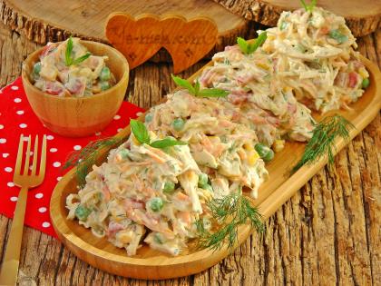 Garnitürlü Tavuk Salatası