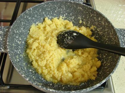 Pekmezli İrmik Helvası