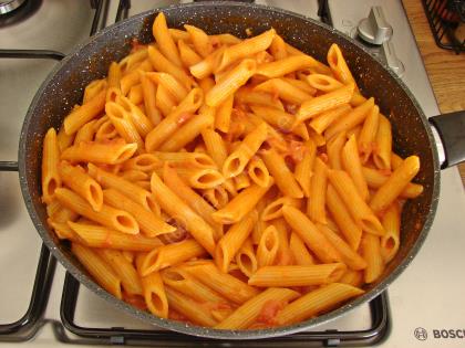 Kremalı Domatesli Demleme Makarna