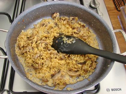 Mantarlı Arpa Şehriye Pilavı