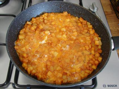 Salçalı Patatesli Yumurta