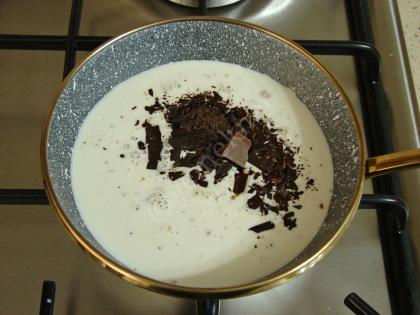 Çikolata Soslu Un Helvası