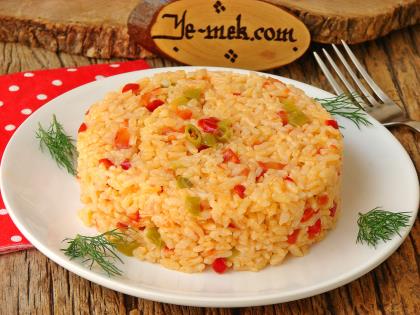 Domatesli Biberli Pirinç Pilavı