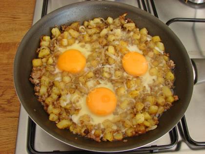 Patatesli Kıymalı Yumurta