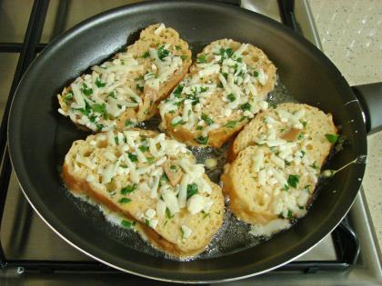 Peynirli Yumurtalı Ekmek Kızartması