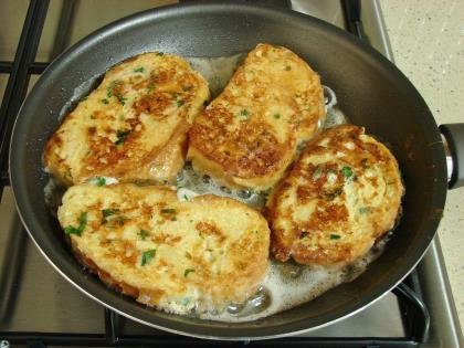 Peynirli Yumurtalı Ekmek Kızartması