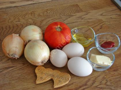 Soğanlı Domatesli Yumurta