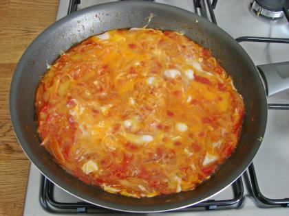 Soğanlı Domatesli Yumurta
