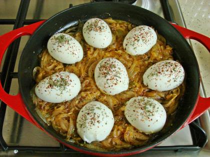 Soğanlı Yumurta Kapama