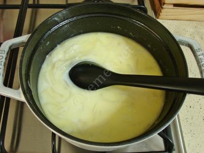 Sütlü Soğan Çorbası