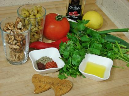 Cevizli Zeytin Salatası