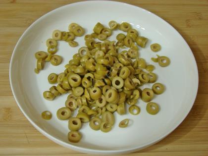 Cevizli Zeytin Salatası