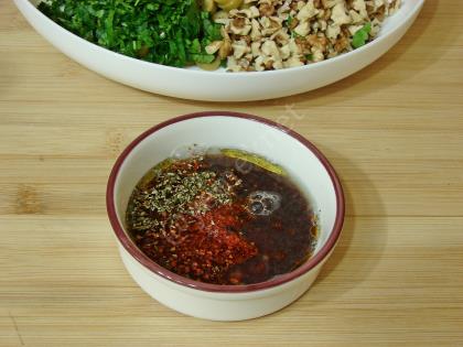 Cevizli Zeytin Salatası