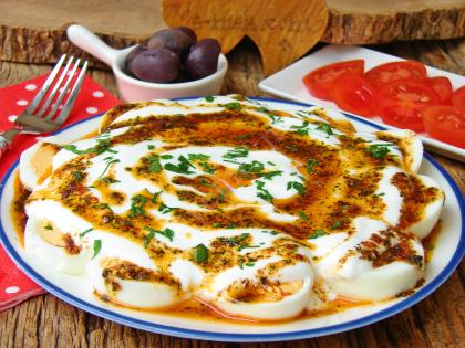 Kahvaltılık Yoğurtlu Yumurta