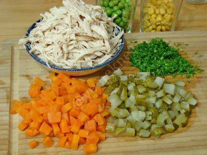 Tavuklu Makarna Salatası