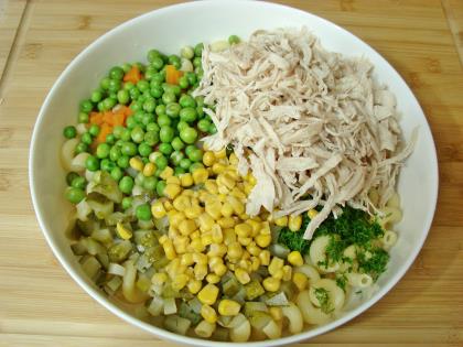 Tavuklu Makarna Salatası