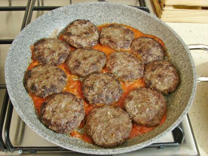 Tavada Domates Soslu Köfte