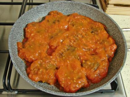 Tavada Domates Soslu Köfte